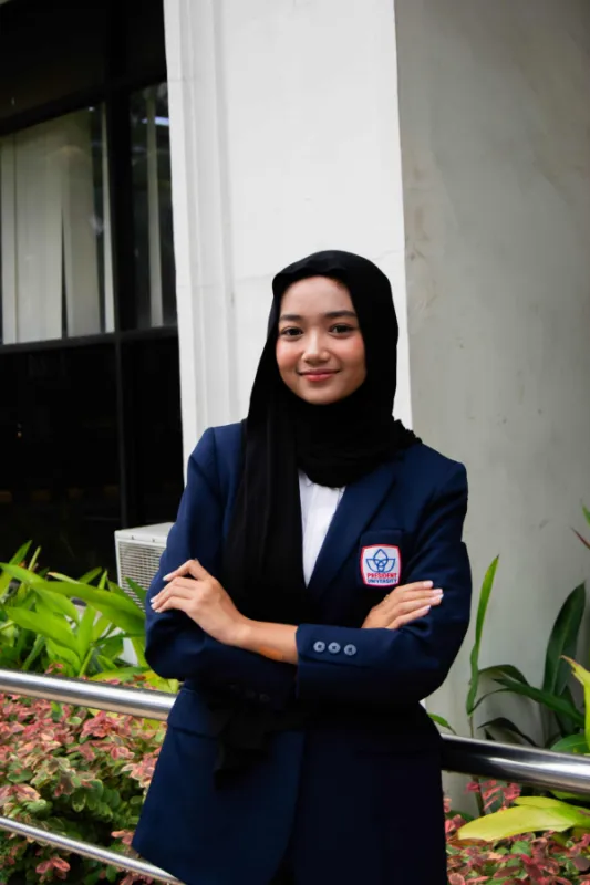 Elvia Aptanisa
